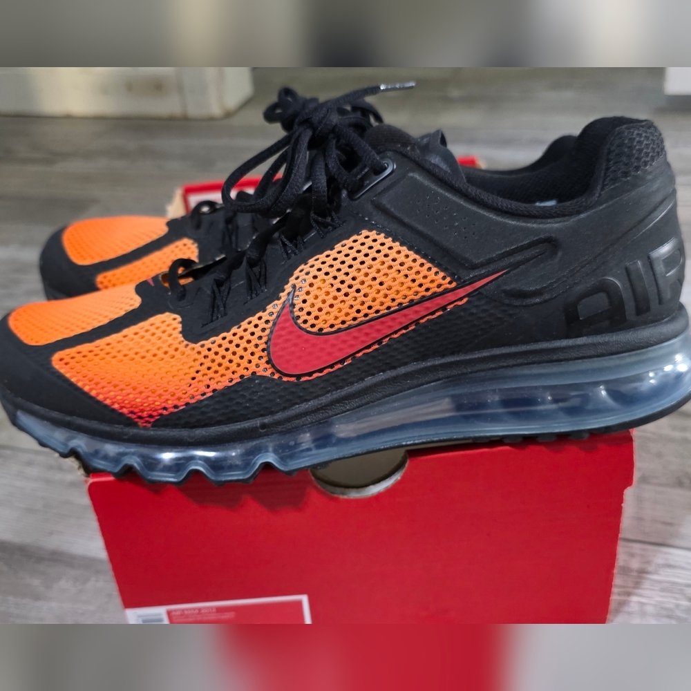 Nike AIR MAX 2013 Black and Orange Sneakers